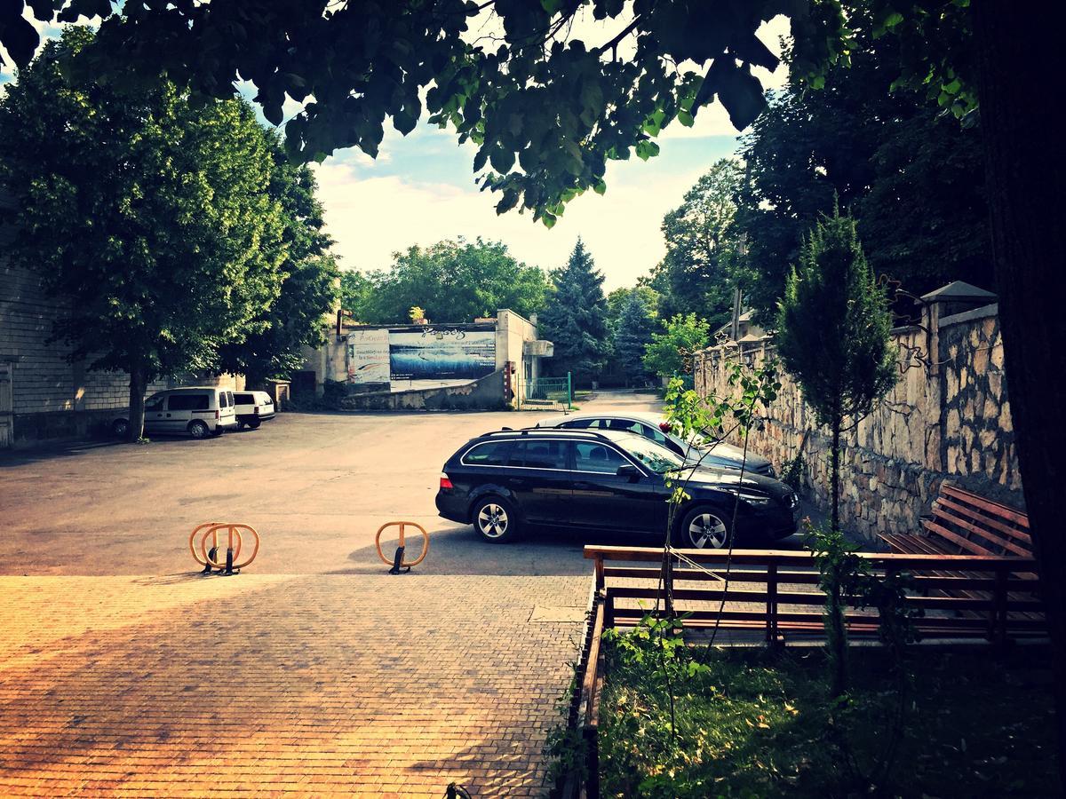 Vila Bomond Hotel Edinet Kültér fotó